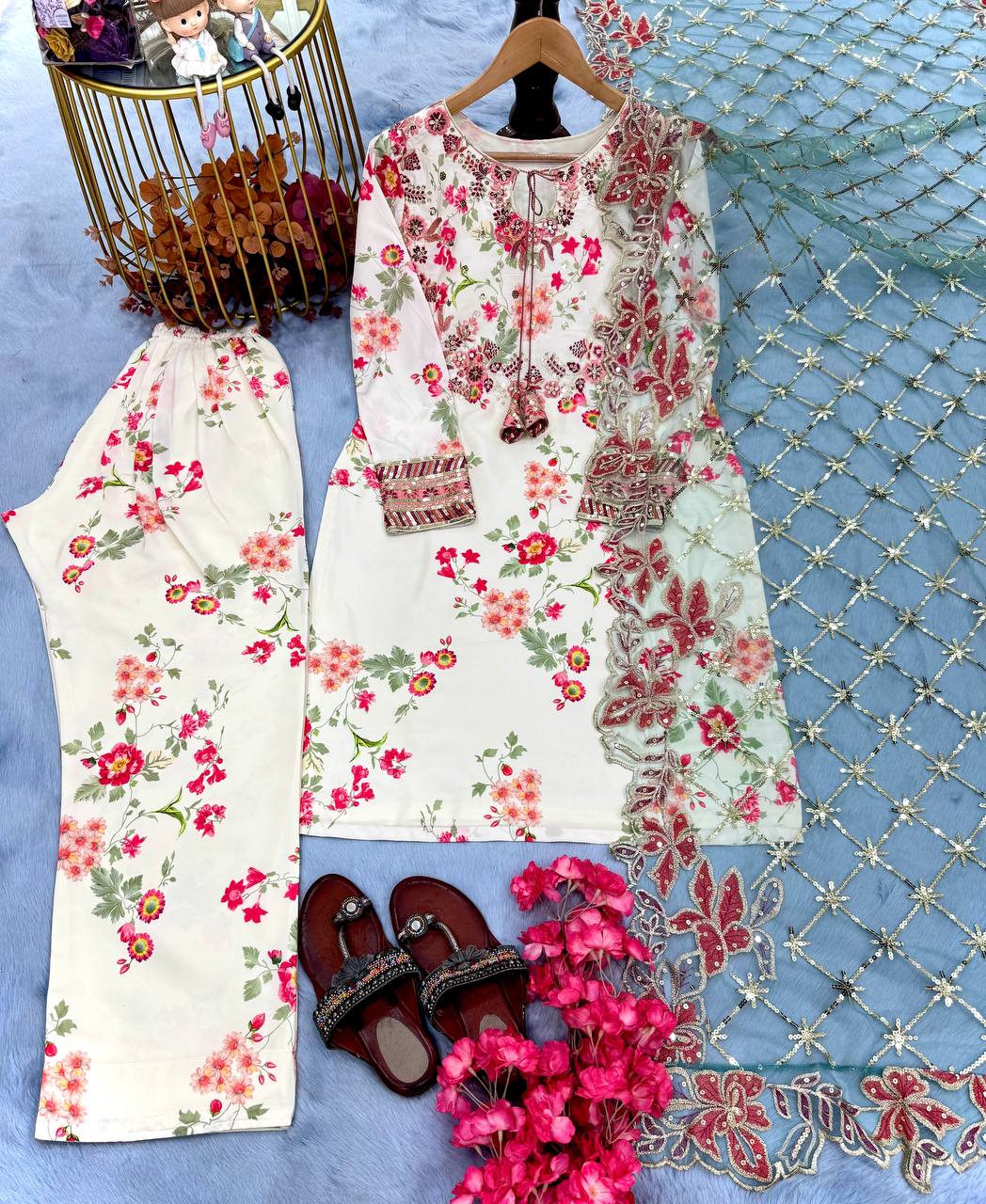 Farshi Charm Silk Set