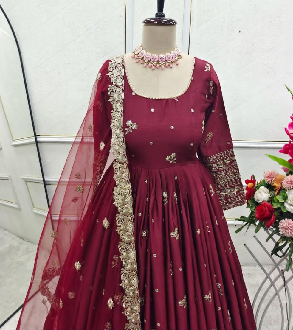 Laal Ishq : Gown Set