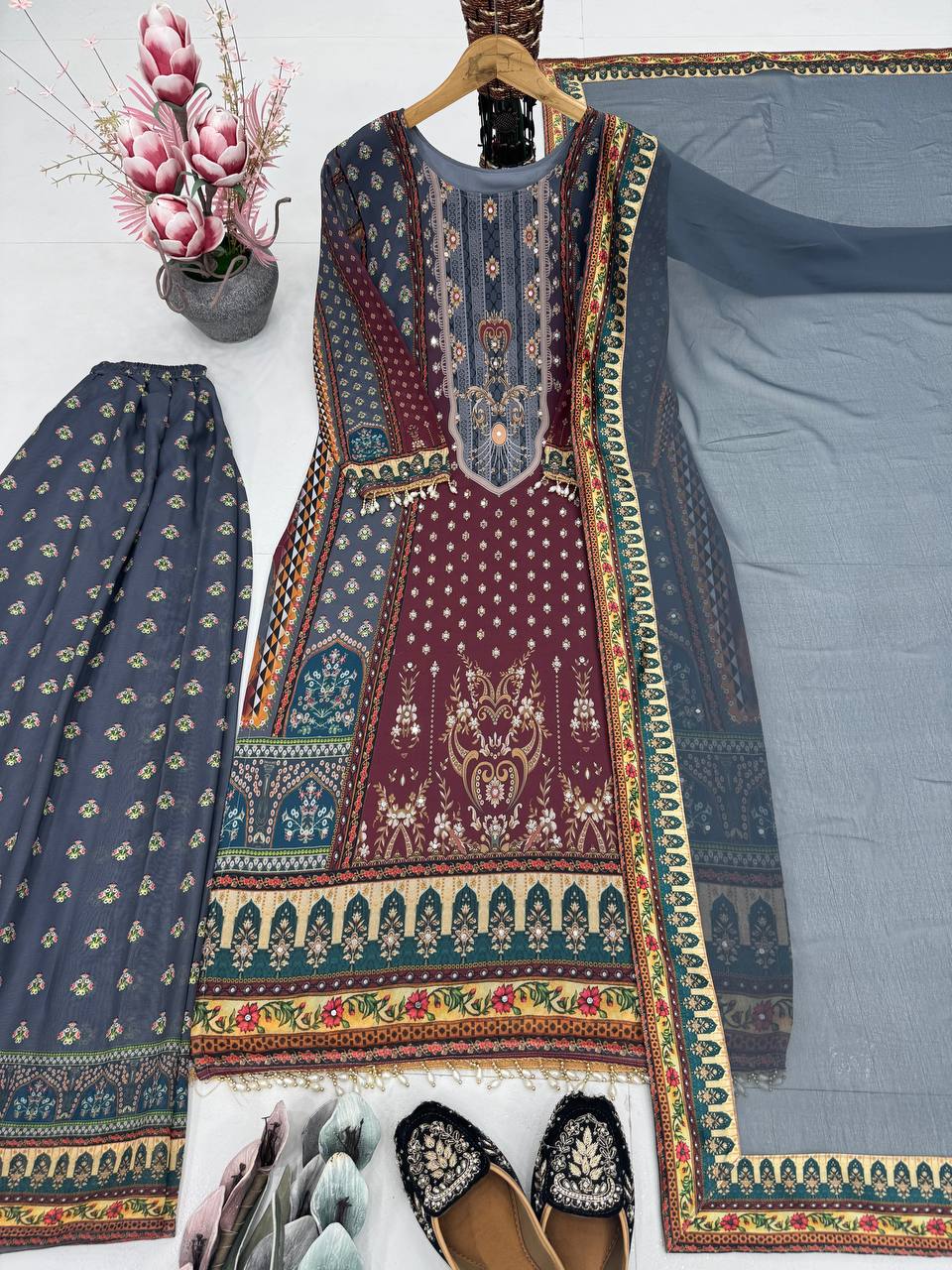 Noor-e-Aaina